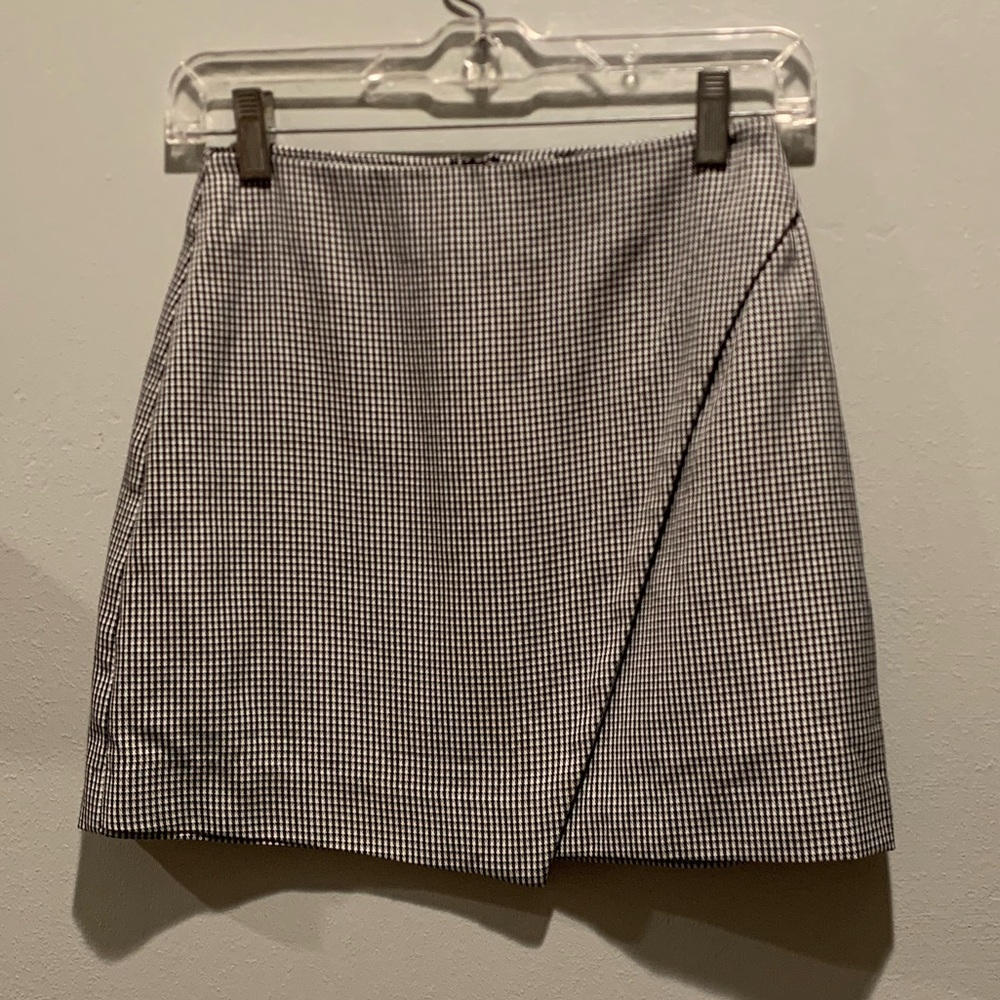 Forever 21 Classic Black and White Houndstooth Checkered Folded Women's Skirt